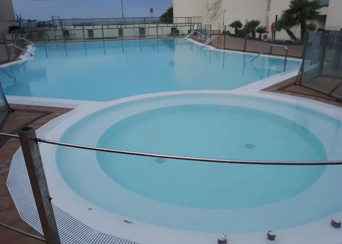 Ocean View Penthouse El アパート